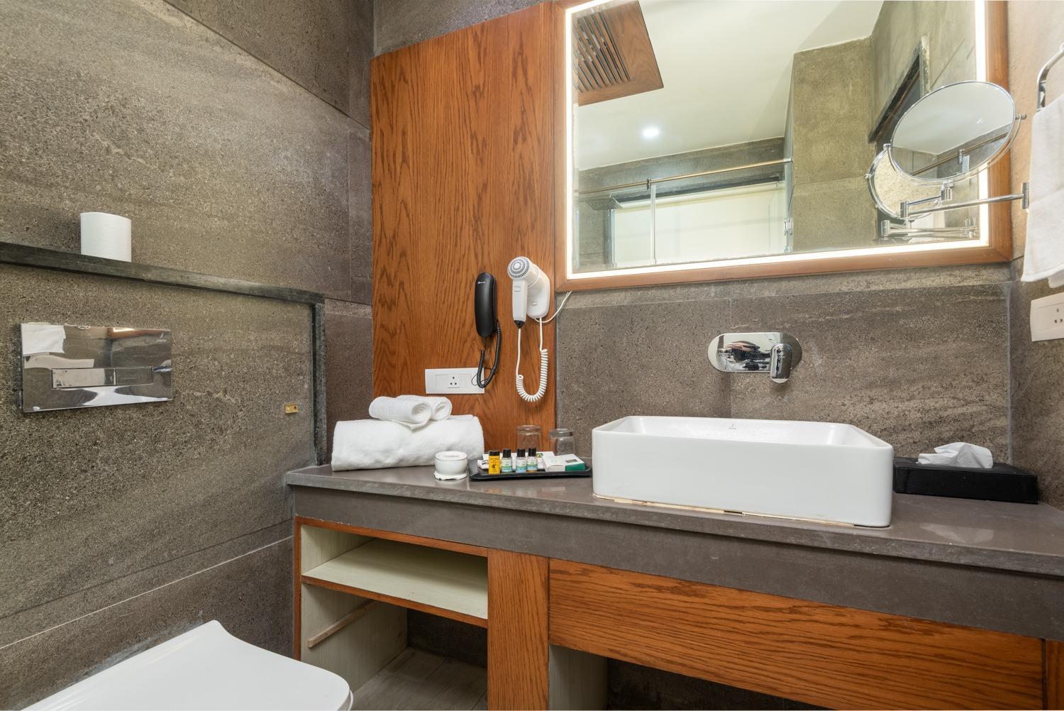 Quality Inn By Lawrence Hotels Dharamshala Exterior photo